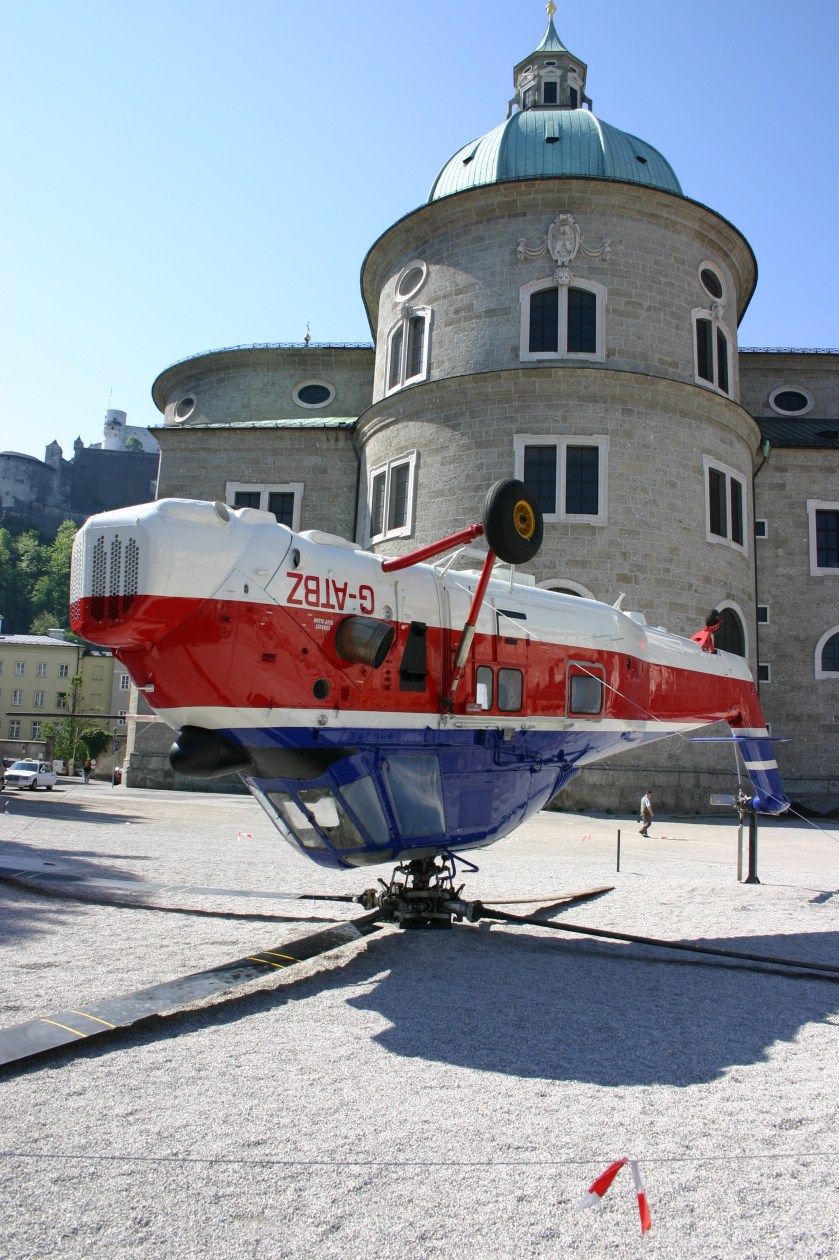 paola pivis hubschrauber auf dem residenzplatz - kontracom 2006 - foto: jan-nahuel jenny