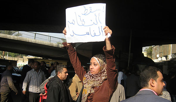 protestierende frau in kairo am 25.1.2011 - foto: mahmoud saber (creative commons) protestierende frau in kairo am 25.1.2011 - foto: mahmoud saber (creative commons)