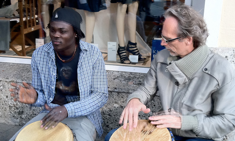 wahabu musha, georg klebel bei demo gegen fremdenUNrecht 27.4.2011