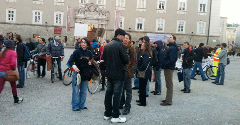 occupysalzburg am 15.10.2011 residenzplatz (foto: bernhard jenny)