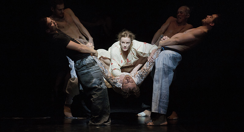 TeZukA Foto:  c Hugo Glendinning