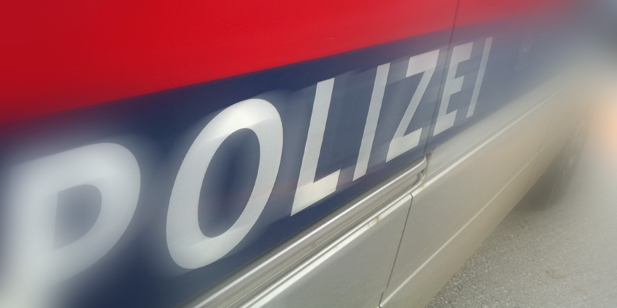 die polizei verschlimmert das leid von kriegsflüchtlingen.