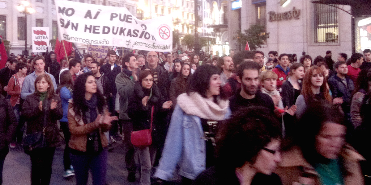 demonstration gegen die kürzungen im bildungswesen sevilla foto: bernhard jenny