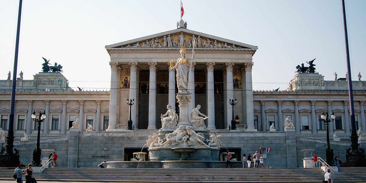 die nazis tanzen euch auf der nase&nbsp;herum!