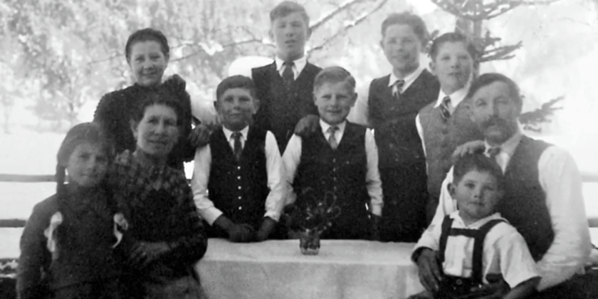 familie hochleitner aus goldegg – screenshot aus "in der kurve" – ein film von gabriele hochleitner