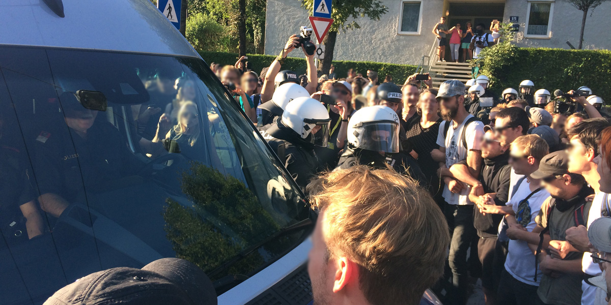 wer ist „latent gewalttätig und kriminell“?