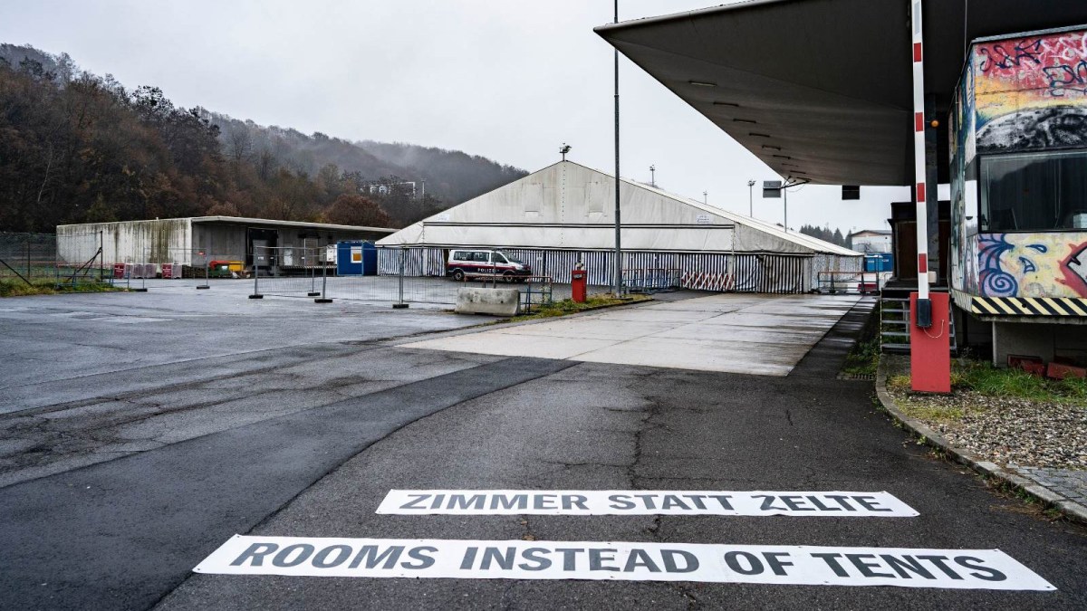 lauter aufschrei: weg mit dem tiefkühl-elendslager in&nbsp;spielfeld!